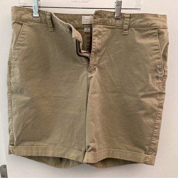 A New Day Khaki Stretch Shorts - Picture 1 of 6
